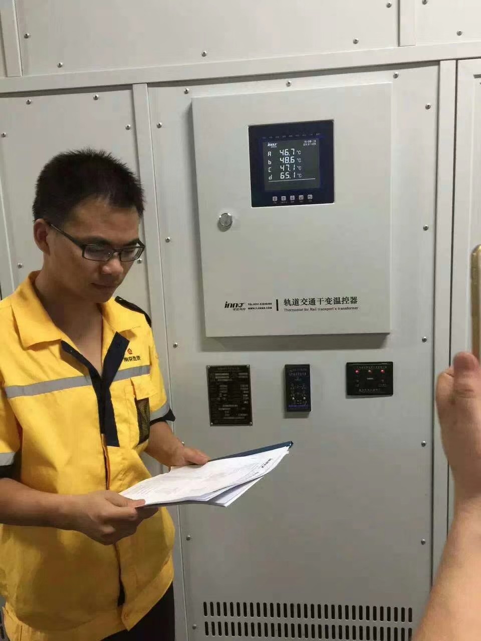 南京地铁轨道交通干变温控器案例
